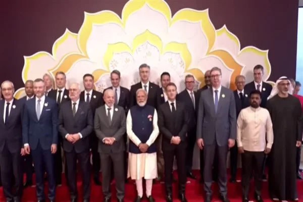 Emmanuel Macron, Avrupa'nın yapay zekayı d&uuml;zenleme &ccedil;abalarına y&ouml;nelik ABD eleştirilerine