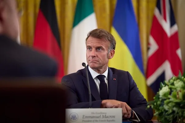 Fransa Cumhurbaşkanı Emmanuel Macron, d&ouml;rt yıl &ouml;nce Avrupa'nın Rus bombalarının