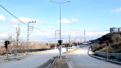 Malatya B&uuml;y&uuml;kşehir Belediyesi Ulaşım Hizmetleri Dairesi Başkanlığı ekipleri; yeni yol