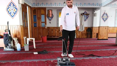 Maltepe Belediyesi ekipleri, il&ccedil;edeki ibadethanelerin fiziksel bakım ve dezenfeksiyon işlemlerini