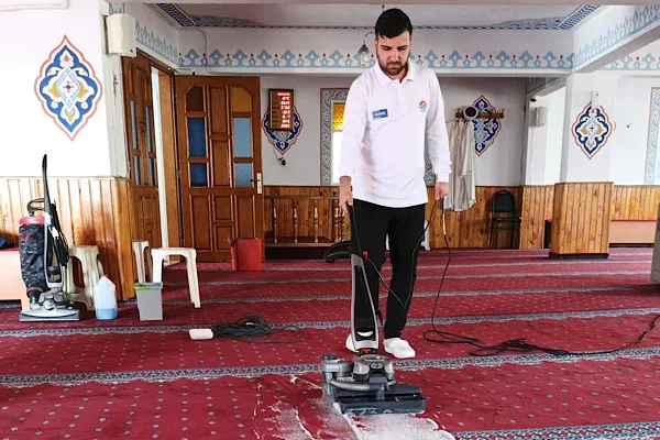 Maltepe Belediyesi ekipleri, il&ccedil;edeki ibadethanelerin fiziksel bakım ve dezenfeksiyon işlemlerini