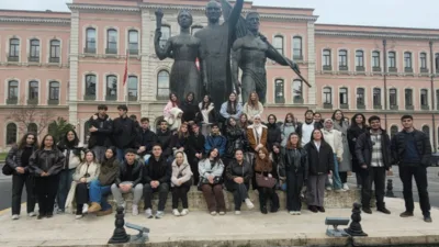 &Uuml;niversite tanıtım gezileri kapsamında d&uuml;zenlenen programda Maltepe Belediyesi Cumhuriyet Eğitim