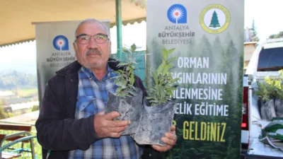 Manavgat il&ccedil;esine bağlı &Ccedil;ardak Mahallesi&rsquo;nde d&uuml;zenlenen eğitimde; orman yangınlarının &ccedil;ıkış