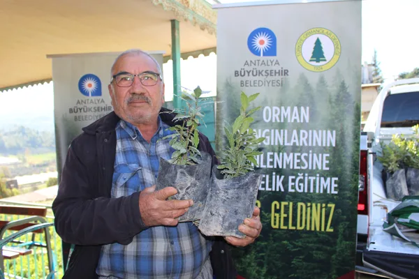 Manavgat il&ccedil;esine bağlı &Ccedil;ardak Mahallesi&rsquo;nde d&uuml;zenlenen eğitimde; orman yangınlarının &ccedil;ıkış