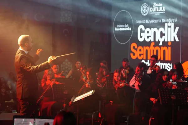 Manisa B&uuml;y&uuml;kşehir Belediyesi Gen&ccedil;lik Senfoni Orkestrası (MAGSO), şef İhsan Canbazoğlu