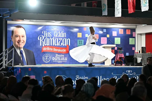 Manisa B&uuml;y&uuml;kşehir Belediye Başkanı&nbsp;Besim Dutlulu, G&ouml;lmarmara&rsquo;da orucunu halkla birlikte a&ccedil;tı.