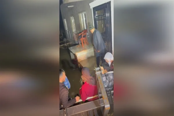 Manisa B&uuml;y&uuml;kşehir Belediyesi İtfaiye Dairesi Başkanlığı ekipleri, Atat&uuml;rk Mahallesi ova