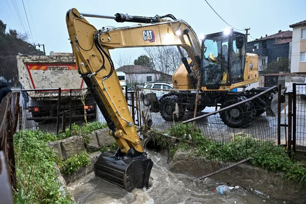 İl genelinde etkili olan yağışlar s&uuml;resince Afet İşleri ve Risk