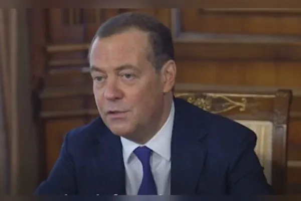 Rusya G&uuml;venlik Konseyi Başkan Yardımcısı Medvedev, &lsquo;barış el&ccedil;isi&rsquo;nin bir kez