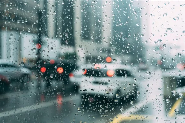 Meteoroloji&rsquo;den&nbsp;yapılan a&ccedil;ıklamaya g&ouml;re, hava sıcaklığının yağış alan b&ouml;lgelerde 2 ila