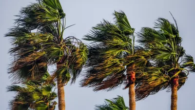 MGM yetkilileri, denizlere y&ouml;nelik meteorolojik uyarı yayımlayarak Kuzey Ege&rsquo;de fırtına