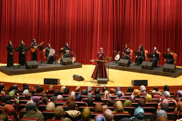 Kestel Belediyesi, kadınlara &ouml;zel d&uuml;zenlediği &ldquo;Mezopotamya Balad&rdquo; konserinde sanat&ccedil;ı Nurdan