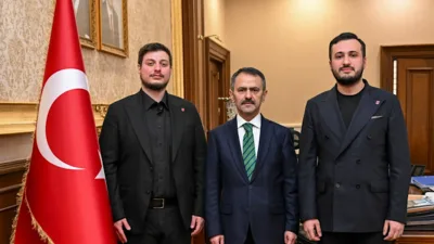 MTTB Kocaeli Şubesi&rsquo;nin yeni Başkanı&nbsp;&nbsp;Ayvazoğlu, eski Başkan&nbsp;G&ouml;kay Uzun&nbsp;ile birlikte ValiAktaş&rsquo;ı