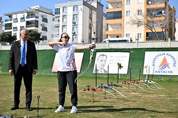 Muratpaşa'da 2026 yılı ilkbahar d&ouml;nemi spor okulları programını başlattı. &Ccedil;ocuk