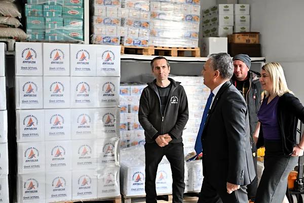 Muratpaşa'da Ramazan ayında sosyal destek &ccedil;alışmaları s&uuml;rd&uuml;r&uuml;l&uuml;yor. Muratpaşa'da, Turun&ccedil; Masa&rsquo;ya