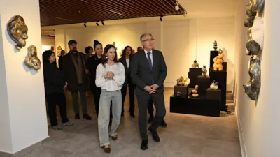 &Ccedil;ağdaş seramik sanat&ccedil;ısı Nisan Talaz&rsquo;ın &ldquo;Varınca Ara&rdquo; başlıklı kişisel sergisi,
