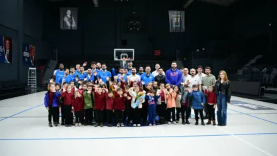 Akse İlkokulu&rsquo;nda eğitim g&ouml;ren birinci sınıf &ouml;ğrencileri, &Ccedil;ayırova Belediyesi Basketbol