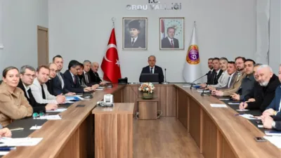 Valilik toplantı salonunda, Muammer Erol başkanlığında ger&ccedil;ekleştirilen Tekstil Sekt&ouml;r&uuml; Değerlendirme