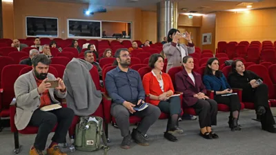 Antalya B&uuml;y&uuml;kşehir Belediyesi hizmet binasında d&uuml;zenlenen toplantıya; Başkan Danışmanı Lokman