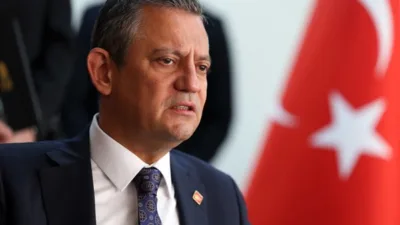 CHP Genel Başkanı &Ouml;zel, gazeteci Alican Uludağ&rsquo;ın gazetecilik faaliyeti sınırlarındaki