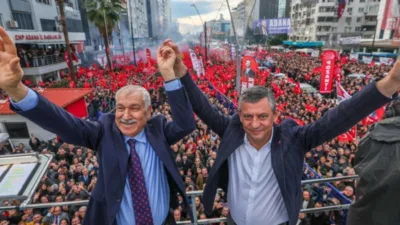 CHP Genel Başkanı Özgür Özel, Adana il girişinde Adana Büyükşehir