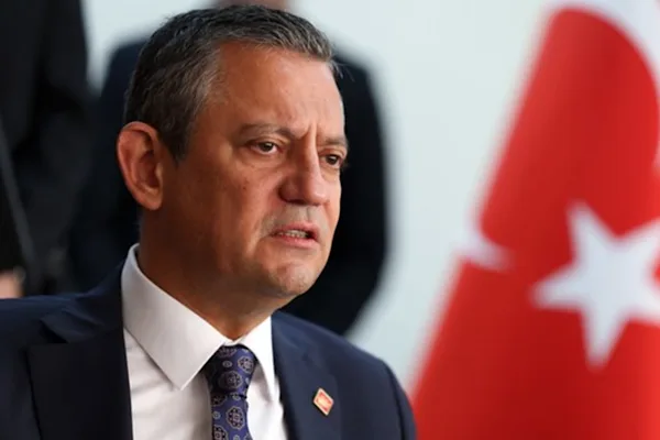 CHP Genel Başkanı &Ouml;zel, deprem b&ouml;lgesine ilişkin a&ccedil;ıklamalar yaptı. &Ouml;zel,&nbsp;&ldquo;Bir