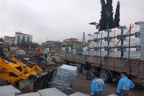 Temizlik İşleri M&uuml;d&uuml;rl&uuml;ğ&uuml; koordinesinde temin edilen konteynerler, ihtiya&ccedil; &ouml;nceliğine g&ouml;re