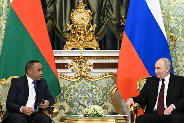 19 Şubat&rsquo;ta&nbsp;Rusya&nbsp;Devlet Başkanı Putin ile&nbsp;Madagaskar&nbsp;Cumhurbaşkanı Randrianirina, Kremlin&rsquo;de bir g&ouml;r&uuml;şme ger&ccedil;ekleştirdi.