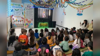 Yuvamız Bakırk&ouml;y G&uuml;nd&uuml;z &Ccedil;ocuk Bakımevlerinde sahnelenen &ldquo;Rengini Arayan Portakal&rdquo; isimli