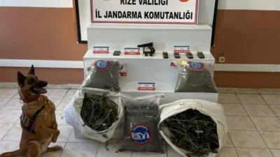 Y&uuml;r&uuml;t&uuml;len &ccedil;alışmalar kapsamında Rize&rsquo;nin Pazar il&ccedil;esinde iki erkek ş&uuml;phelinin ikametinde