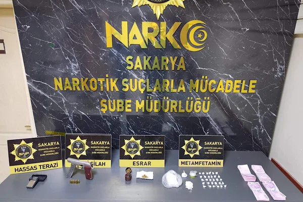 Sakarya Cumhuriyet Başsavcılığı koordinesinde uyuşturucuyla m&uuml;cadele &ccedil;alışmalarını s&uuml;rd&uuml;ren İl Emniyet