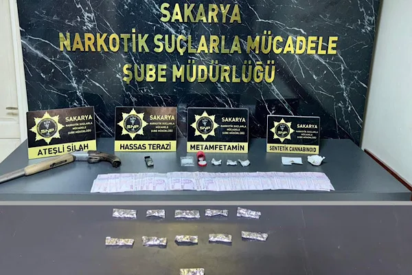 Sakarya İl Emniyet M&uuml;d&uuml;rl&uuml;ğ&uuml; Narkotik Su&ccedil;larla M&uuml;cadele Şube M&uuml;d&uuml;rl&uuml;ğ&uuml; ekipleri,