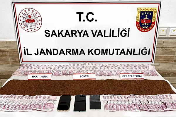 Sakarya İl Jandarma Komutanlığı ekipleri, uyuşturucu madde satışı yapan ve