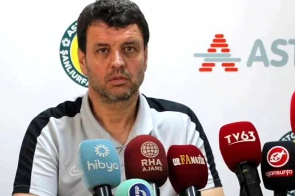 Kul&uuml;pten yapılan a&ccedil;ıklamada teknik direkt&ouml;r Cihat Arslan ve ekibi ile