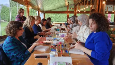 Sapanca Belediyesi K&uuml;lt&uuml;r M&uuml;d&uuml;rl&uuml;ğ&uuml; tarafından d&uuml;zenlenen Polimer Kil Yaka İğnesi