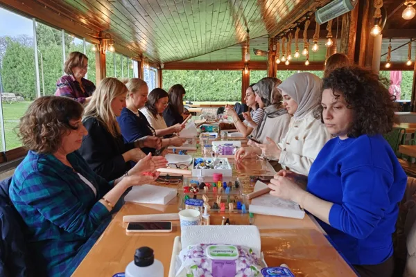 Sapanca Belediyesi K&uuml;lt&uuml;r M&uuml;d&uuml;rl&uuml;ğ&uuml; tarafından d&uuml;zenlenen Polimer Kil Yaka İğnesi