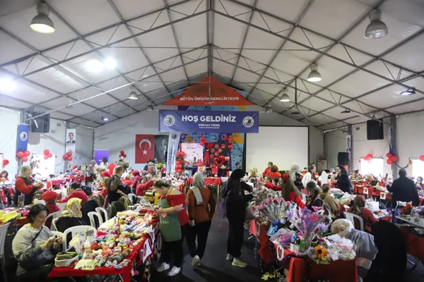 &lsquo;Sevgiyle &Uuml;reten Kadınlardan, Kalpten Hediyeler&rsquo; sloganıyla hayata ge&ccedil;irilen organizasyonda, Sevgililer
