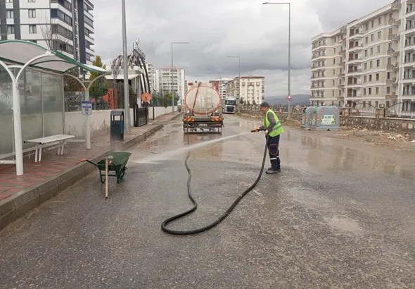 Belediyeden yapılan a&ccedil;ıklamada, Temizlik İşleri M&uuml;d&uuml;rl&uuml;ğ&uuml; ekiplerince hijyen standartlarının y&uuml;kseltilmesi