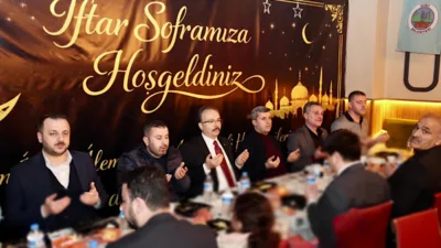 Siirt'te Ramazan ayı dolayısıyla Millet Bah&ccedil;esi&rsquo;nde ger&ccedil;ekleştirilen halka a&ccedil;ık iftar