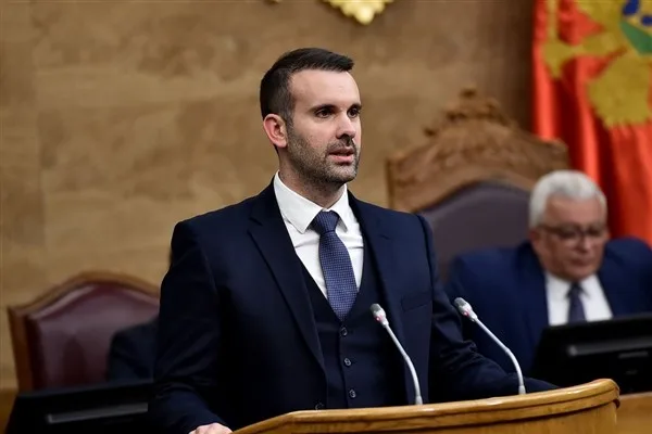 Karadağ Başbakanı Spajic, Karadağ&rsquo;ın, Avrupa yolculuğunu hızla tamamladığını ve Slovakya&rsquo;nın,