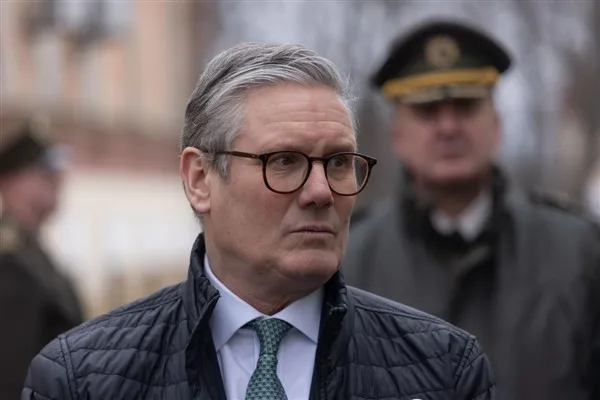 İngiltere Başbakanı Keir Starmer, &uuml;lke ekonomisindeki en b&uuml;y&uuml;k sorunun yaşam