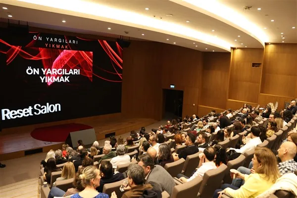 QNB Kristal Kule&rsquo;de d&uuml;zenlenen etkinlikte, &ldquo;&Ouml;nyargıları Yıkmak | Overcoming Prejudice&rdquo;