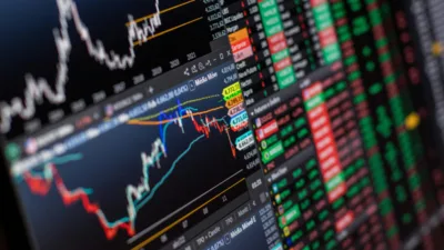 Finansal piyasalar uzun yıllar boyunca belirli bilgi ve erişim bariyerlerine