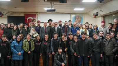 Trabzon B&uuml;y&uuml;kşehir Belediyesi b&uuml;nyesinde faaliyet g&ouml;steren Şehir Tiyatrosu, kentin tarihi