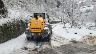 Trabzon&rsquo;da şehrin y&uuml;ksek kesimlerinde etkili olan kar yağışının ardından bazı