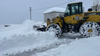 Kar nedeniyle kapanan 83 mahalle yolunun 69&rsquo;u ulaşıma a&ccedil;ılırken, kapalı