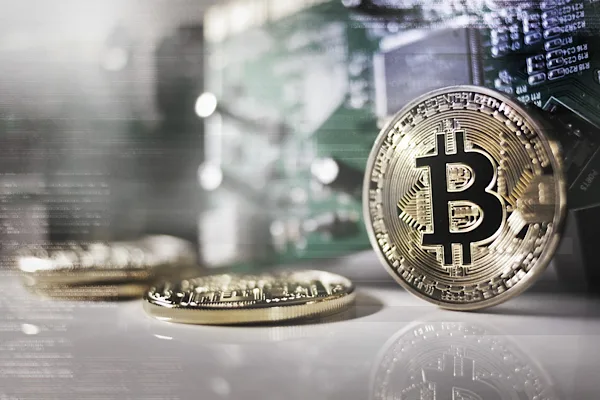 Bitcoin,y&uuml;zde 5,3 d&uuml;ş&uuml;şle 64.816,8 dolara gerilerken, en pop&uuml;ler ikinci kripto