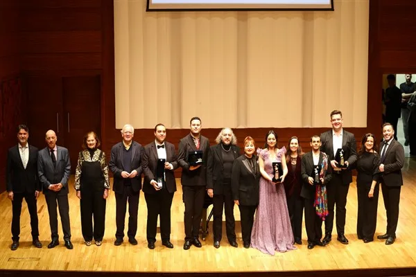 T&uuml;rkiye genelinden yapılan başvurular arasından se&ccedil;ilen 61 gen&ccedil; opera sanat&ccedil;ısı,