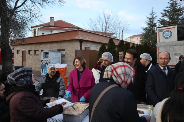 Eskişehir B&uuml;y&uuml;kşehir Belediyesi, her yıl geleneksel olarak kurduğu iftar sofralarına