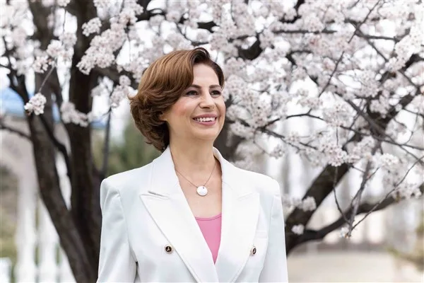 Eskişehir B&uuml;y&uuml;kşehir Belediye Başkanı &Uuml;nl&uuml;ce, sevginin; kalpten kalbe uzanan d&uuml;nyanın